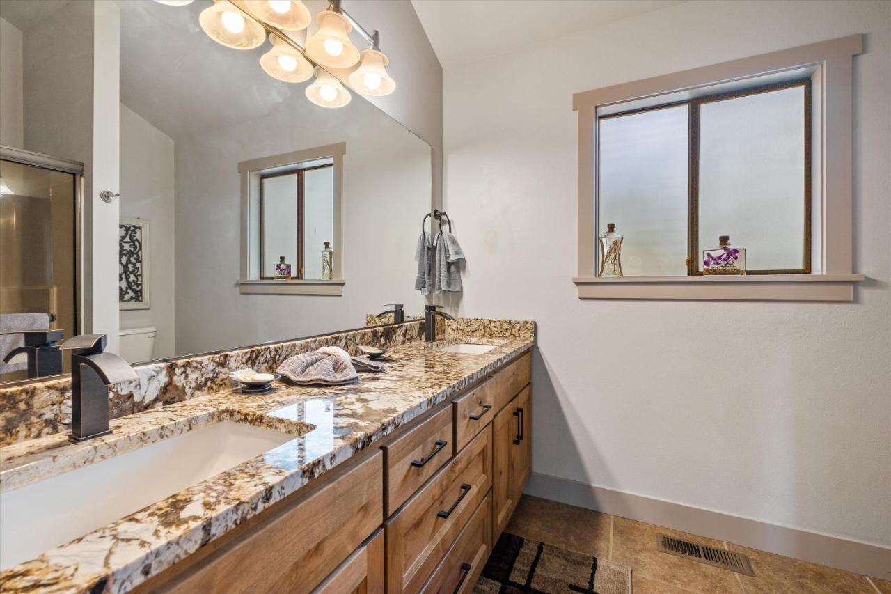 Great Kitchen, Ac, Sharc Access, Hot Tub, Bring Pet! Villa ซันริเวอร์ ภายนอก รูปภาพ